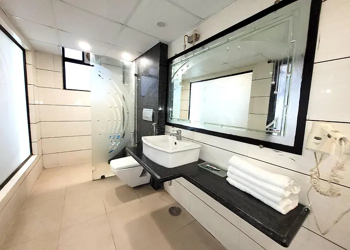 Hotel The Daanish Residency - Karol Bagh New Delhi